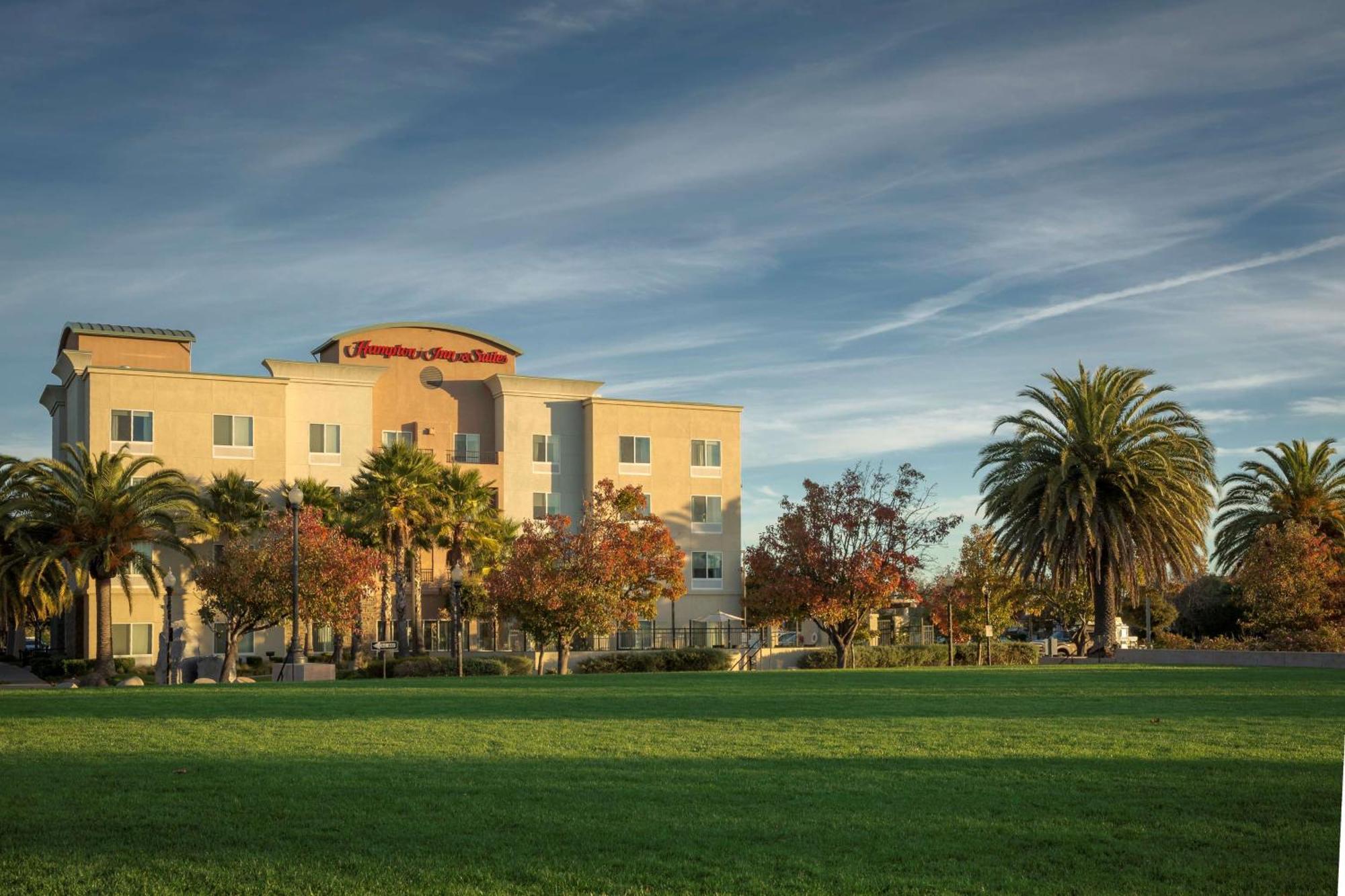 Hampton Inn & Suites Suisun City Waterfront Exterior photo